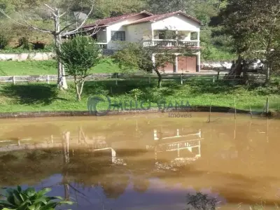 Chácara com 3 quartos em Campos, Dom Viçoso - 250m²