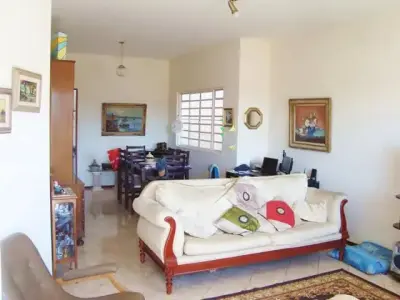 Casa com 3 quartos em Santa Mônica, São Lourenço - 160m²