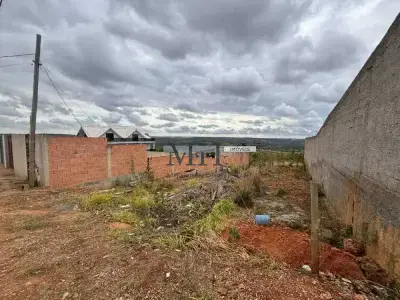 Lote / Terreno com 0 quartos em Centro