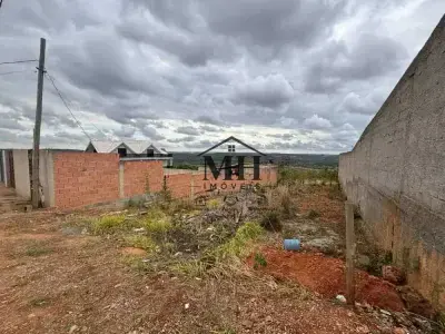 Lote / Terreno com 0 quartos em Centro