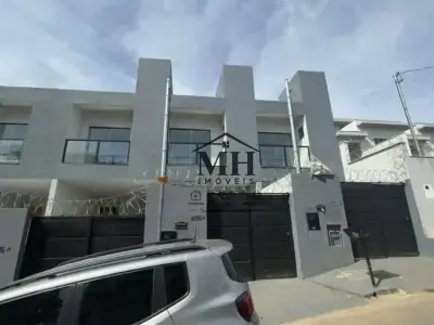 Casa Geminada com 3 quartos em Jardim Encantado