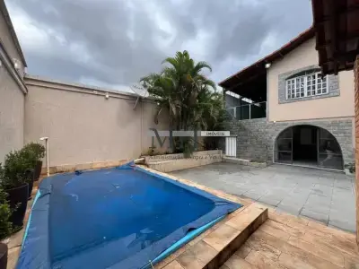 Casa com 4 quartos em Planalto