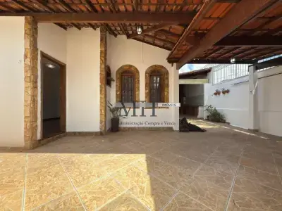 Casa com 3 quartos em Santa Amélia