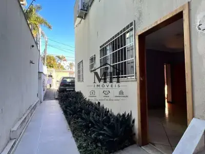 Área Privativa com 3 quartos em Santa Amélia