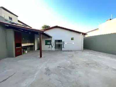 Casa com 4 quartos em Floramar