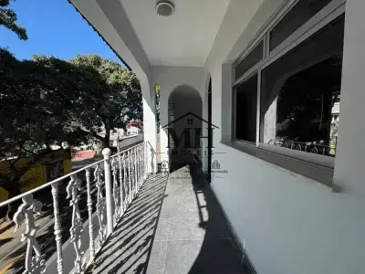 Casa com 4 quartos em Santa Amélia