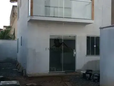 Casa Geminada com 3 quartos em Novo Rio das Ostras