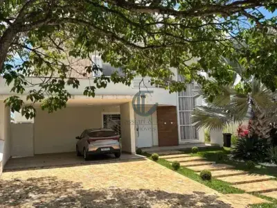 Casa de Condomínio com 4 quartos em Portal das Estrelas I