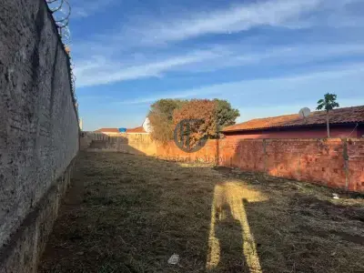 Lote / Terreno com 0 quartos em Centro