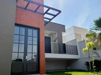 Casa de Condomínio com 4 quartos em Flora Ville