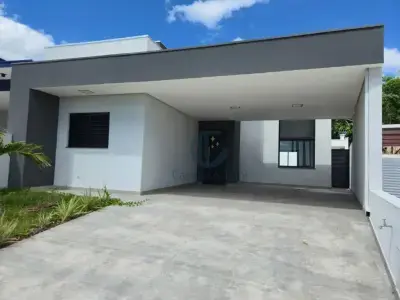 Casa de Condomínio com 3 quartos em Tropicália Garden