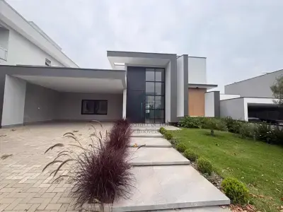 Casa de Condomínio com 4 quartos em Portal das Estrelas I