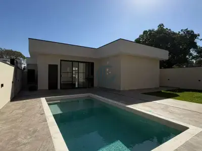 Casa de Condomínio com 3 quartos em Portal das Estrelas III