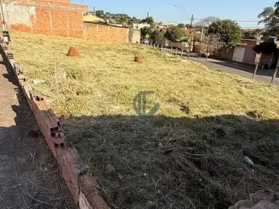 Lote / Terreno com 0 quartos em Centro