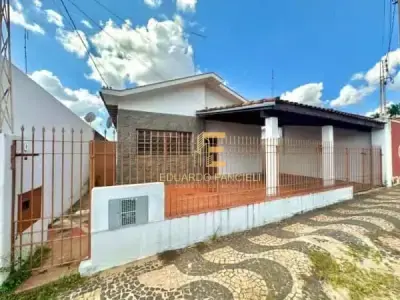 Casa com 3 quartos em Jardim Carlota Rehder