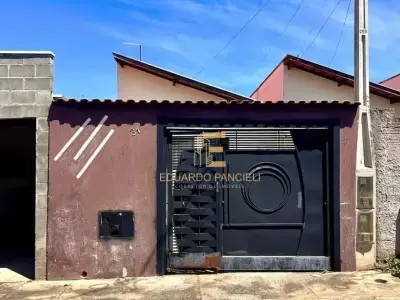 Casa com 2 quartos em Jardim das Rosas