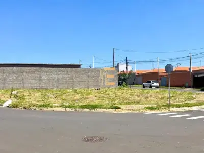 Lote / Terreno com 0 quartos em Parque das Laranjeiras I