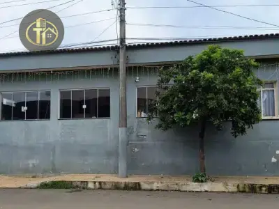 Prédio com 3 quartos em Centro