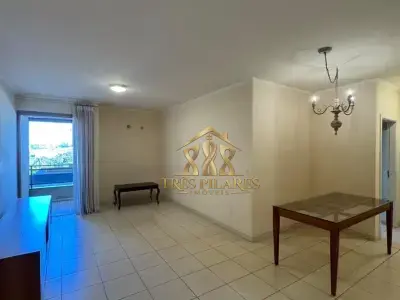 Apartamento com 3 quartos em Centro