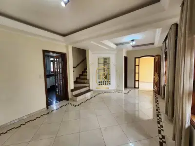 Sobrado com 3 quartos em Jardim Brasil, São Roque - 276m²
