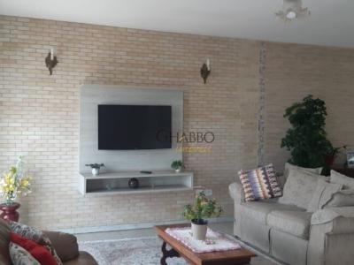 Casa com 4 quartos em Jardim Rio Comprido