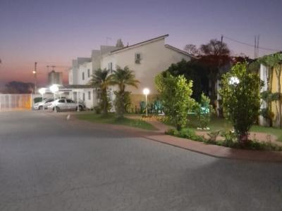 Casa de Condomínio com 2 quartos em Jardim Califórnia