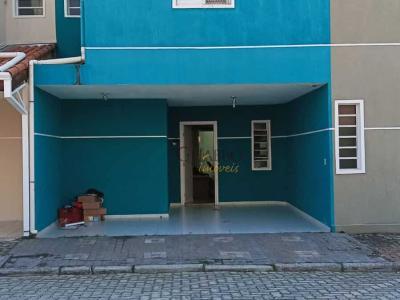 Casa de Condomínio com 3 quartos em Centro