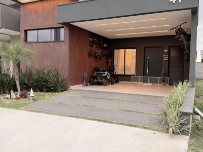 Casa de Condomínio com 3 quartos em Jardim Jacinto