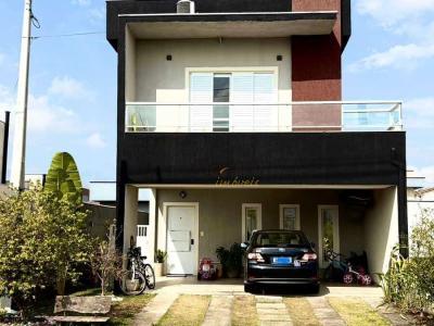Sobrado com 3 quartos em Jardim Jacinto