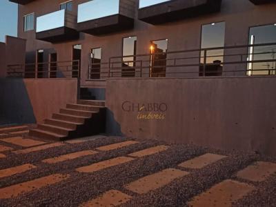 Sobrado com 2 quartos em Centro