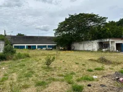 Lote / Terreno com 0 quartos em Vila Martinez