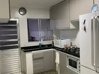 Casa de Condomínio com 3 quartos em Parque Califórnia
