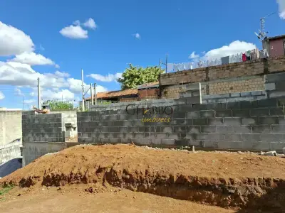 Casa com 2 quartos em Jardim Santa Marina