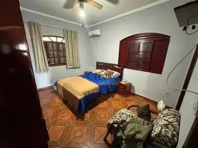 Casa com 3 quartos em Jardim Altos de Santana I