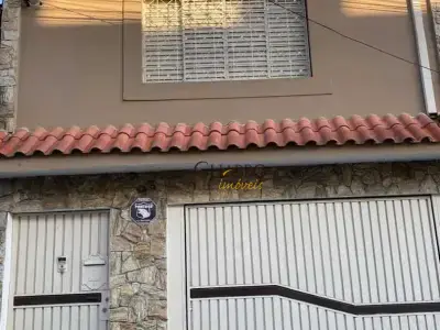 Sobrado com 4 quartos em Centro