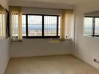 Apartamento com 3 quartos em Centro