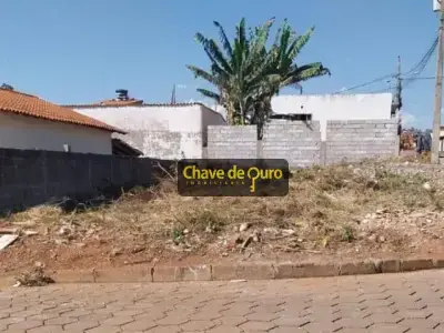 Lote / Terreno em Jardim das Oliveiras