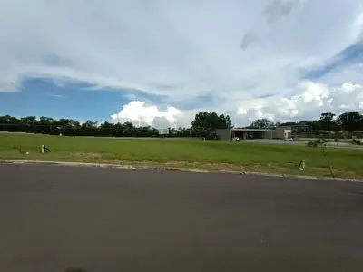 Lote / Terreno em Parque Residencial Indaiá