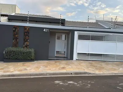 Casa com 3 quartos em Jardim Esplanada II